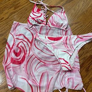 Halara swim suit, took the tags off decided to not keep it.